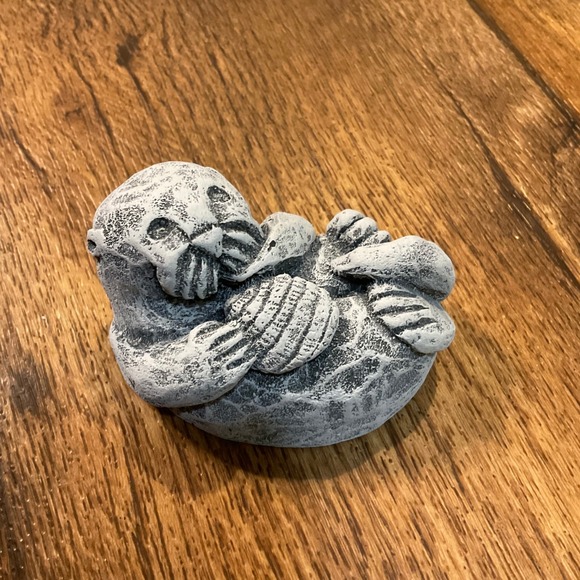 MT Saint Helens Sea Otter Figurine Made Of Volcanic Ash Small Vintage - Picture 1 of 7